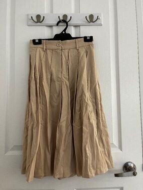 Flat White Cream Pleated Skirt